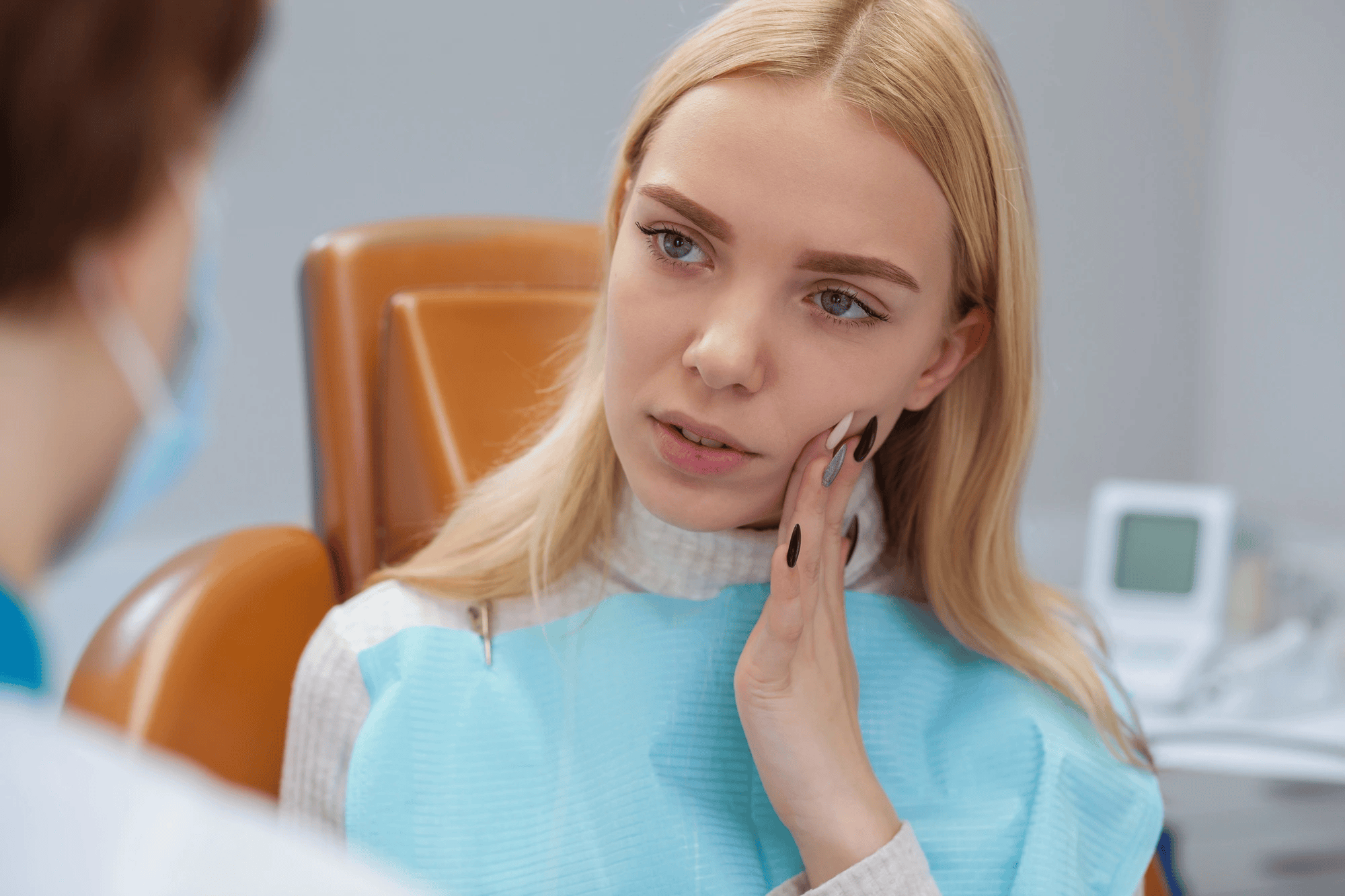 woman-at-the-emergency-dentist-in-Cincinnati